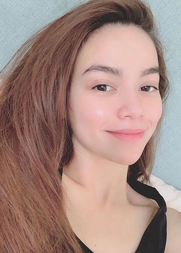 Nhờ điều này hà hồ trương quỳnh anh mới có làn da sáng mịn bất chấp nắng gắt sài gòn - 1