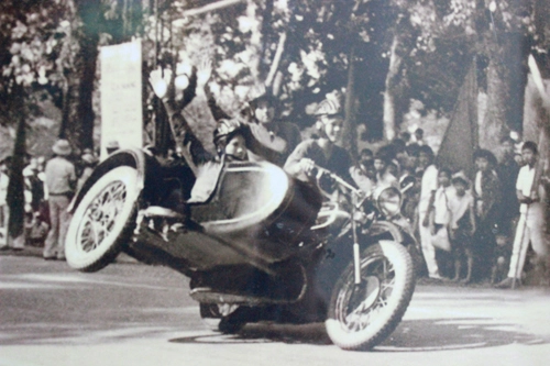 Những cô gái của đội môtô bay 50 năm trước - 3