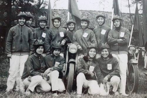 Những cô gái của đội môtô bay 50 năm trước - 11