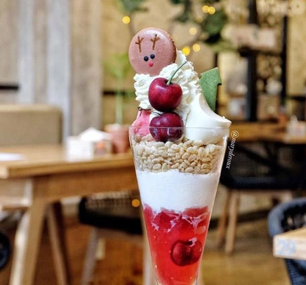 Những quán café sài gòn bánh ngon cảnh đẹp dứt khoát phải đi mùa noel này - 1