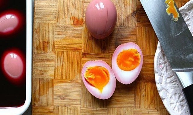 Nhuộm hồng cho trứng từ loại củ quen thuộc để bữa sáng thêm lãng mạn - 11