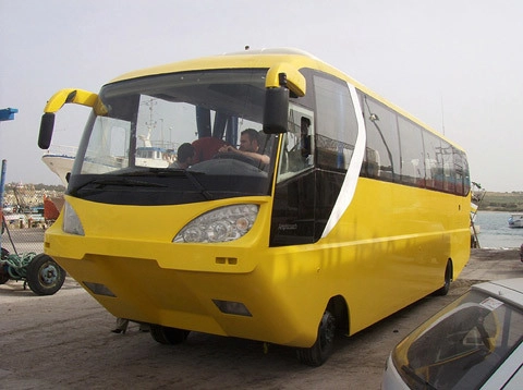  ôtô bus lội nước đầu tiên trên thế giới - 1