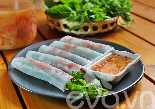 Phở cuốn tôm chua thanh mát - 11