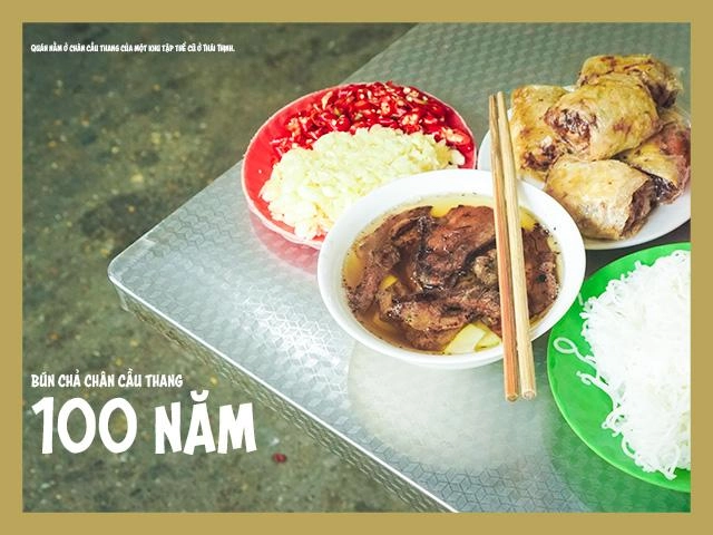 Quán bún chả gần 100 năm nằm nép mình dưới chân cầu thang vẫn bán hết bay một tạ búnngày - 1