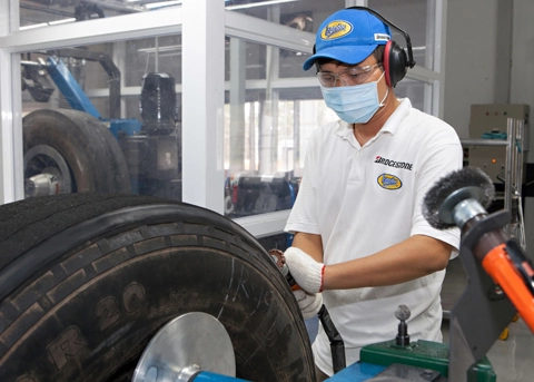  quy trình dán lốp bridgestone bandag - 5