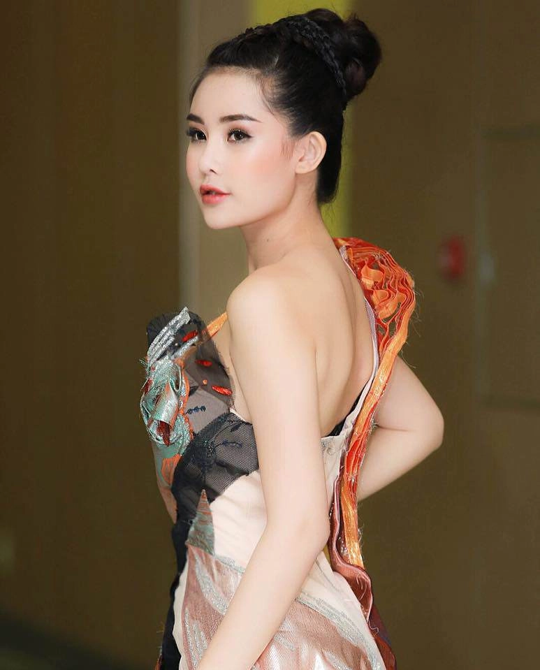 Sau 1 năm hụt hơi trong scandal hoa hậu môi tều lê âu ngân anh vẫn chưa bớt tều - 9