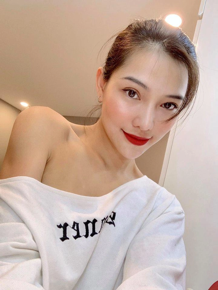 Sau ồn ào văng tục tại tòa lưu đê ly tiếp tục lộ cằm nhọn lệch hẳn sang một bên - 6