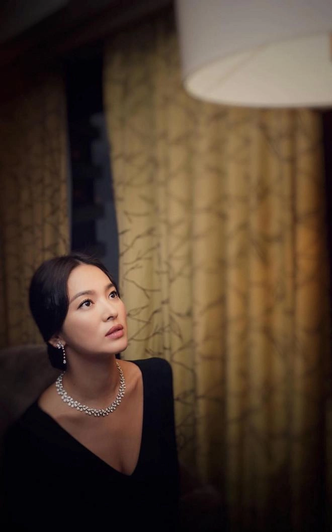 Song hye kyo không còn bị chê già trẻ ra đến 18 tuổi nhờ thay đổi nhỏ xíu này - 2