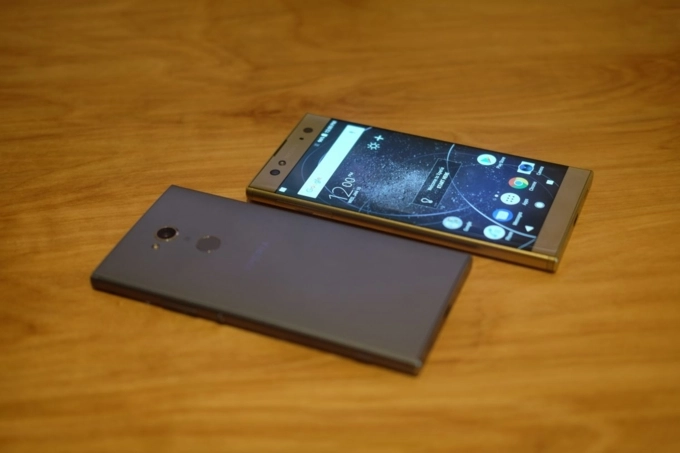 Sony tung ba smartphone độc nhắm đến người dùng thích selfie - 1