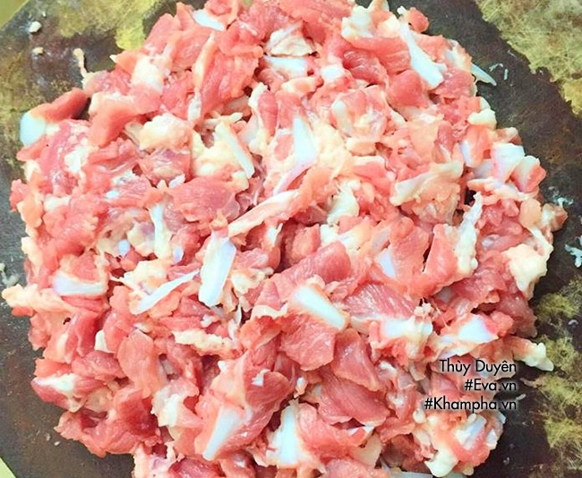 Sụn mềm chưng mắm tép thơm lừng giòn giòn ăn tốn cơm vô cùng - 2