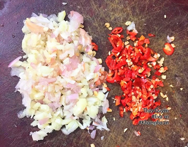 Sụn mềm chưng mắm tép thơm lừng giòn giòn ăn tốn cơm vô cùng - 5