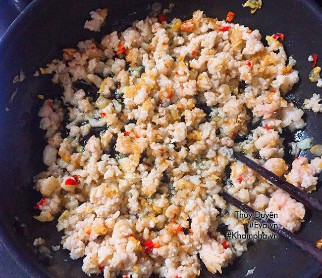 Sụn mềm chưng mắm tép thơm lừng giòn giòn ăn tốn cơm vô cùng - 7