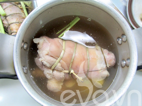 Tập nấu bún bò huế nào - 3