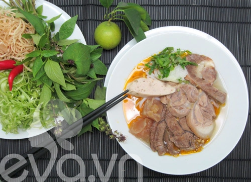 Tập nấu bún bò huế nào - 11