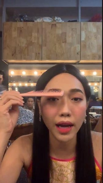 Thánh lầy diệu nhi hướng dẫn makeup đón năm mới bằng lược và cặn cà phê cực hài hước - 1