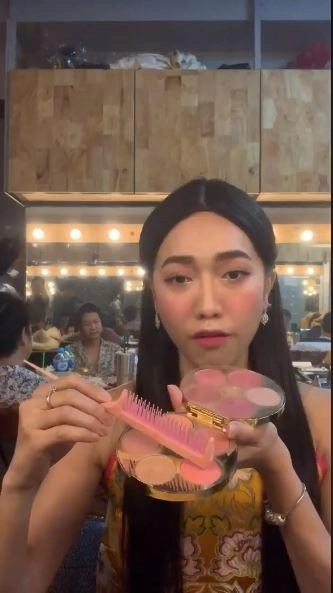 Thánh lầy diệu nhi hướng dẫn makeup đón năm mới bằng lược và cặn cà phê cực hài hước - 2