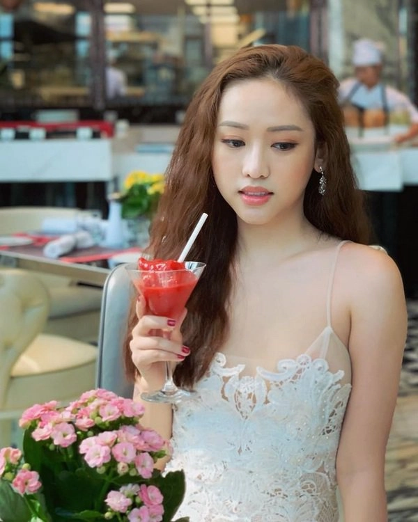 Thay đổi phong cách ngoạn mục dân mạng suýt không nhận ra hotgirl ngực khủng thuý vi ngày nào - 1