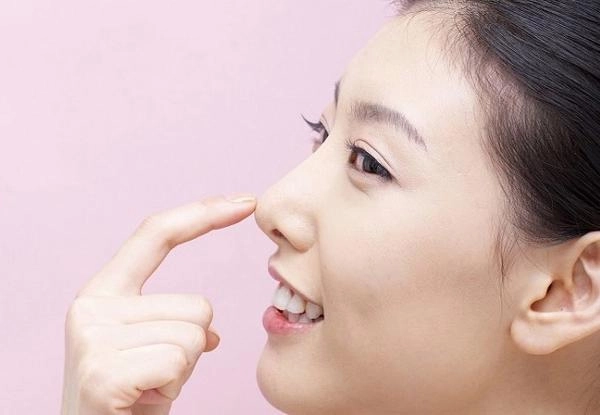 Thế giới bây giờ đảo điên thật rồi tưởng lòi sụn sau nâng mũi tháo ra lại chẳng phải sụn - 1