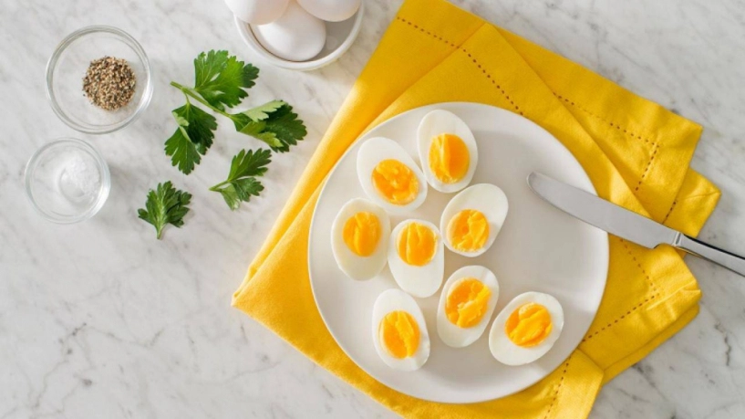 Thêm một bước đơn giản trứng luộc xong sẽ mềm ngon bóc vỏ dễ như trở bàn tay - 3