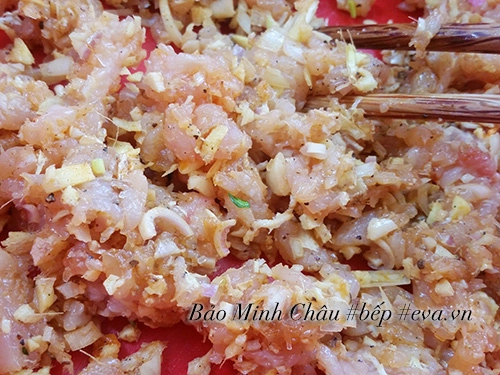 Thỉnh thoảng đổi vị với nem gà rán vàng ươm giòn rụm - 5