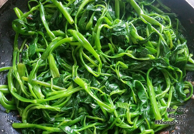 Thịt bò xào rau muống quen mà vẫn ngon - 6