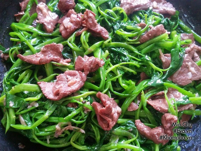 Thịt bò xào rau muống quen mà vẫn ngon - 7