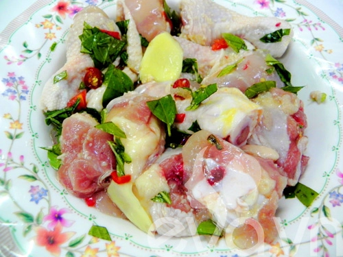 Thơm cay gà xào húng quế cuối tuần - 3