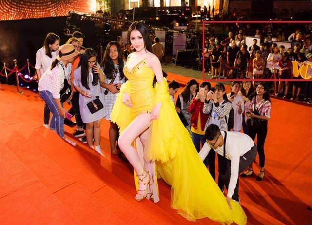 Thư dung lộ bụng mỡ khi ưỡn ẹo tạo dáng gương mặt chàng trai kế bên mới gây chú ý - 4