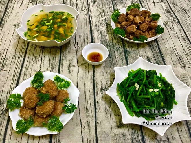 Thực đơn cơm tối với sườn kho tộ rau bí xào tỏi cả nhà tấm tắc khen ngon - 1