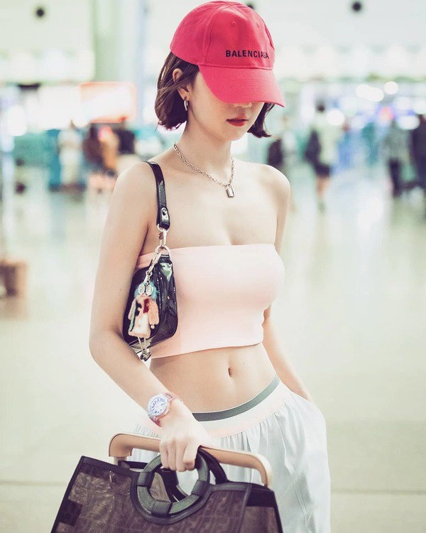 Thực hiện thử thách quấn dây tai nghe quanh eo ngọc trinh khoe khéo vòng 2 đẹp trứ danh - 9