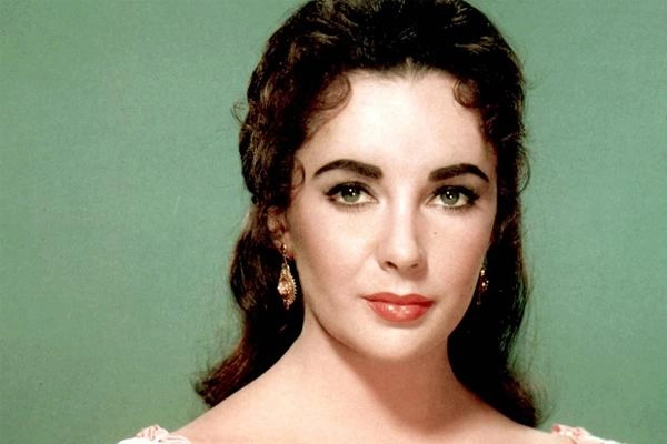 Tò mò chuyện làm đẹp của đại minh tinh hollywood 8 lần kết hôn 2 lần giật chồng bạn thân - 8
