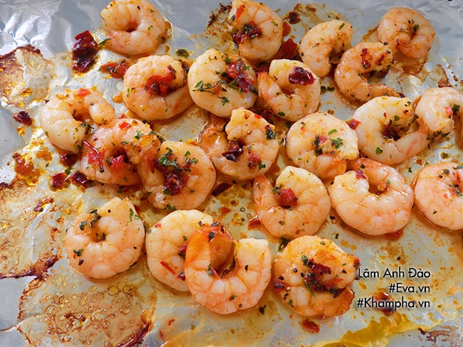 Tôm nướng sa tế cuộn rau thơm ngon ăn hoài chẳng ngán - 7