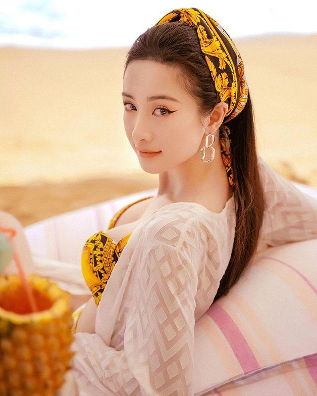 Tốn công nâng ngực jun vũ dù mặc áo đôi với midu vẫn lép kẹp như thường - 9