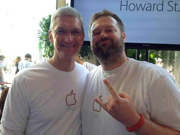 Tổng giám đốc apple tự hào là người đồng tính - 1