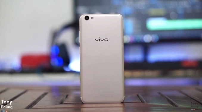 Tony phùng ngả mũ trước khả năng selfie trong bóng tối của vivo v5s - 2