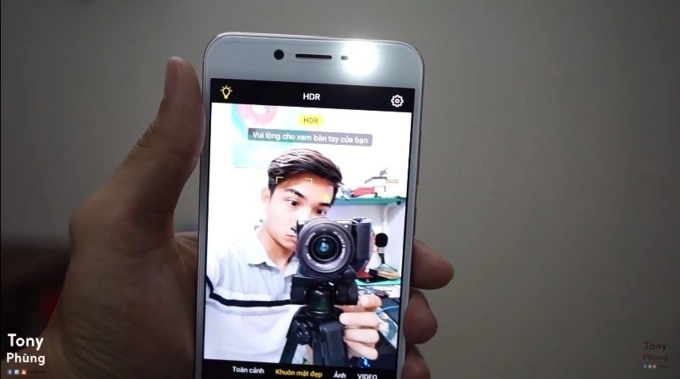 Tony phùng ngả mũ trước khả năng selfie trong bóng tối của vivo v5s - 5