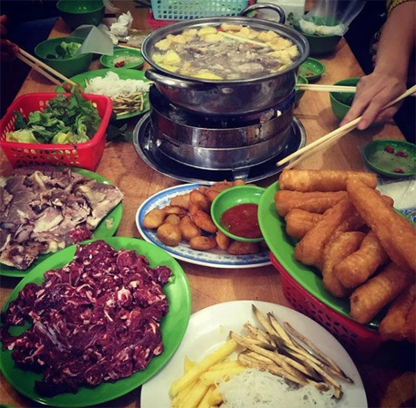 Top 7 quán lẩu vỉa hè cứ gió mùa là đông kín người ăn ở hà nội - 1