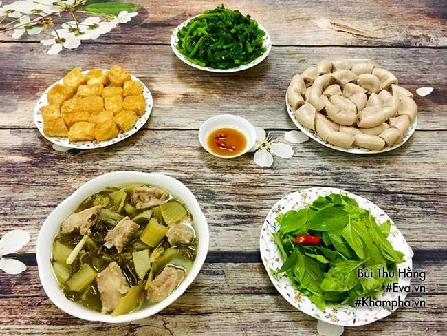 Tràng heo luộc canh sườn dưa chua hấp dẫn cơm chiều - 2