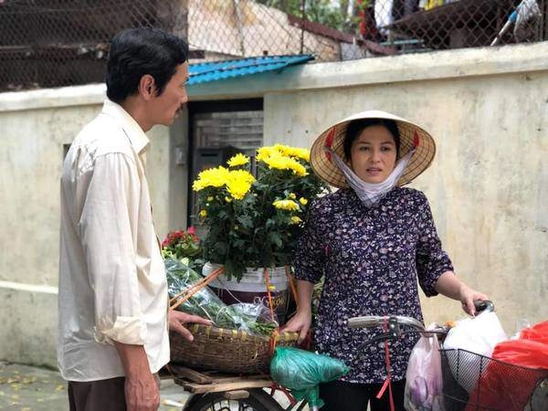 Trên phim toàn mặc đồ quê mùa ai ngờ ngoài đời diễn viên thuý hà lại quyến rũ vậy - 1