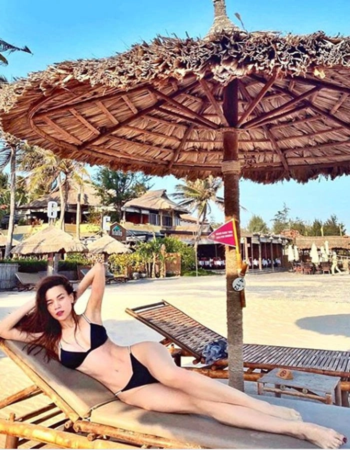 Trời chưa chuyển nắng mỹ nhân việt đã diện đồ nóng hừng hực bikini siêu nhỏ phủ sóng - 8