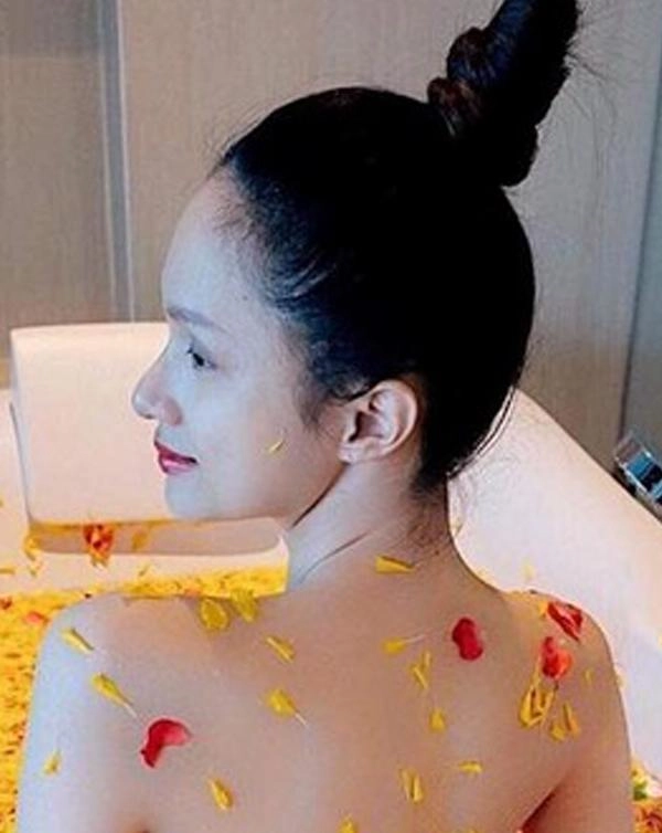 Trút bỏ xiêm y khoe lưng trần gợi cảm hương giang vẫn mất điểm bởi điều này - 5