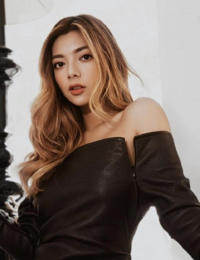 Truyền nhân 3 nữ hoàng ảnh lịch đẹp nhất xưa nay mặt xinh như thiên thần body lại quyến rũ - 12