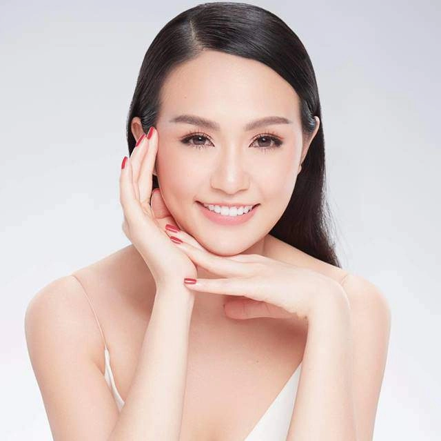 Tuấn hưng sơ hở để lộ nhan sắc đời thực của bà xã có lung linh như trên ảnh - 1