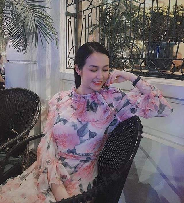 Tuấn hưng sơ hở để lộ nhan sắc đời thực của bà xã có lung linh như trên ảnh - 4