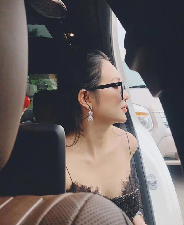 Tuấn hưng sơ hở để lộ nhan sắc đời thực của bà xã có lung linh như trên ảnh - 6