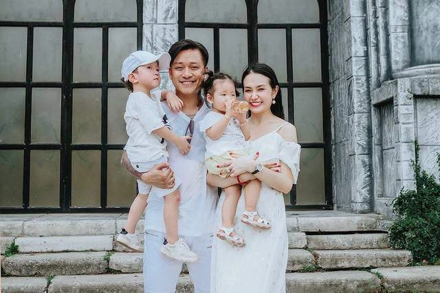Tuấn hưng sơ hở để lộ nhan sắc đời thực của bà xã có lung linh như trên ảnh - 8