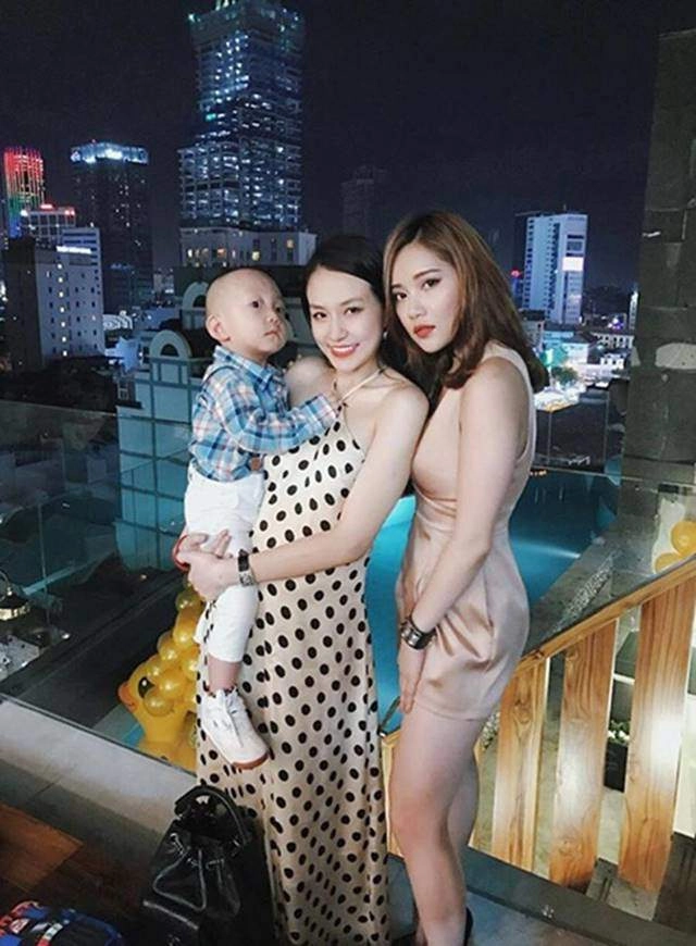 Tuấn hưng sơ hở để lộ nhan sắc đời thực của bà xã có lung linh như trên ảnh - 9