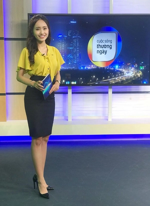 Từng là ca sĩ được giới trẻ yêu thích nữ btv của vtv giờ trưởng thành thanh lịch hơn nhiều - 4