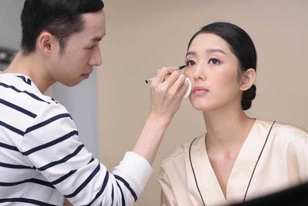 Vẫn là lớp nền trong suốt đây là xu hướng trang điểm mùa xuân mà cô dâu nên tham khảo - 5