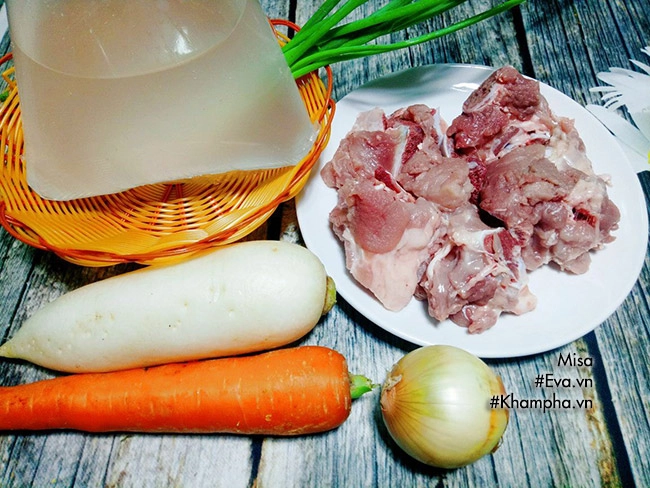 Vào bếp làm hủ tiếu hầm xương tuyệt ngon đãi chồng bữa sáng - 1